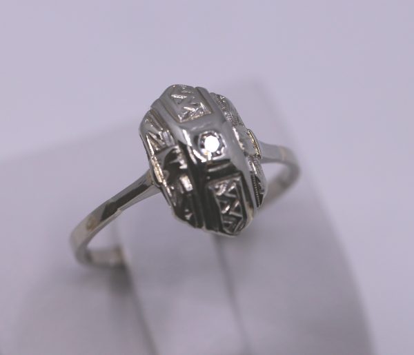 Prsten retro s diamantem