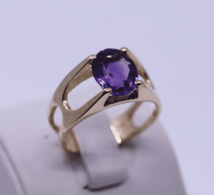 Prsten fialový kámen 10k