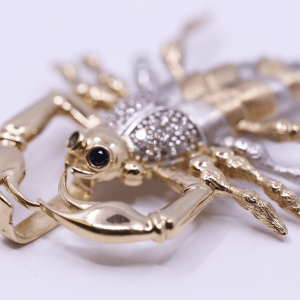 Přívěsek masivní štír