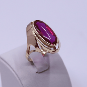 Prsten červený kámen