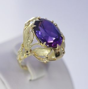 Prsten zlatý fialový kámen