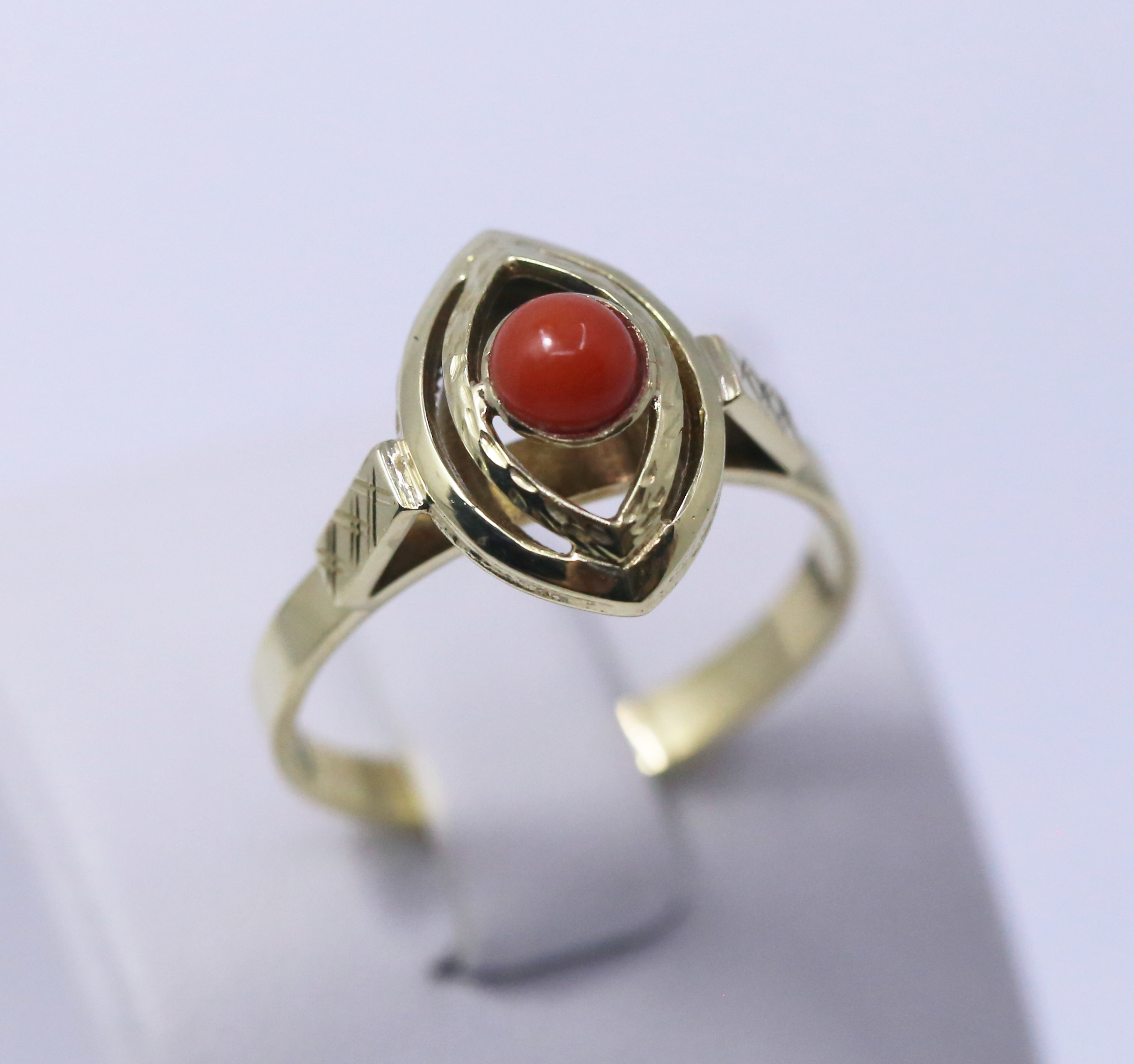 Zlatý dámský prsten s přírodní perlou 18k – 3,96g