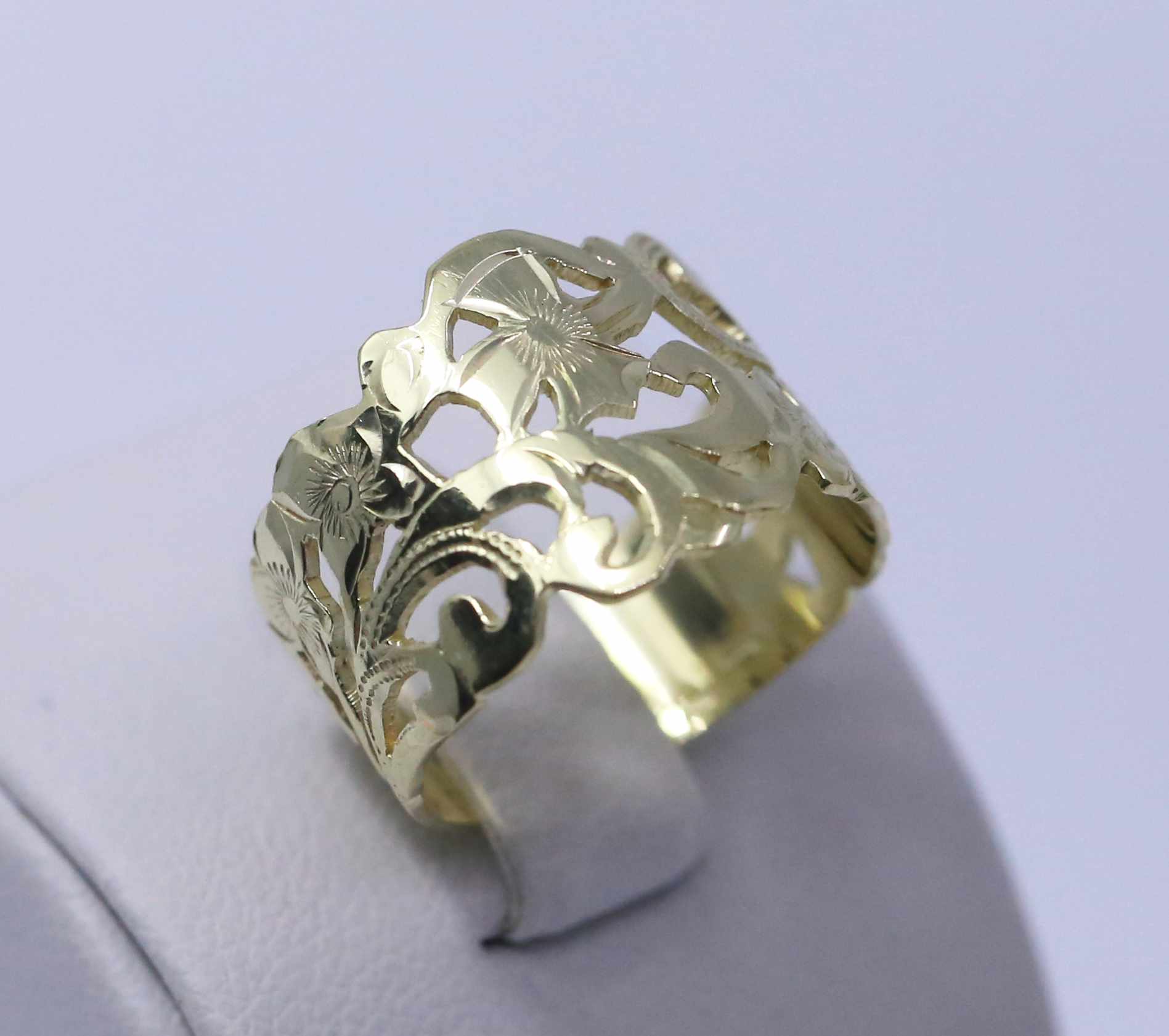 Zlatý dámský prsten vyřezávaný 18k – 3,65g