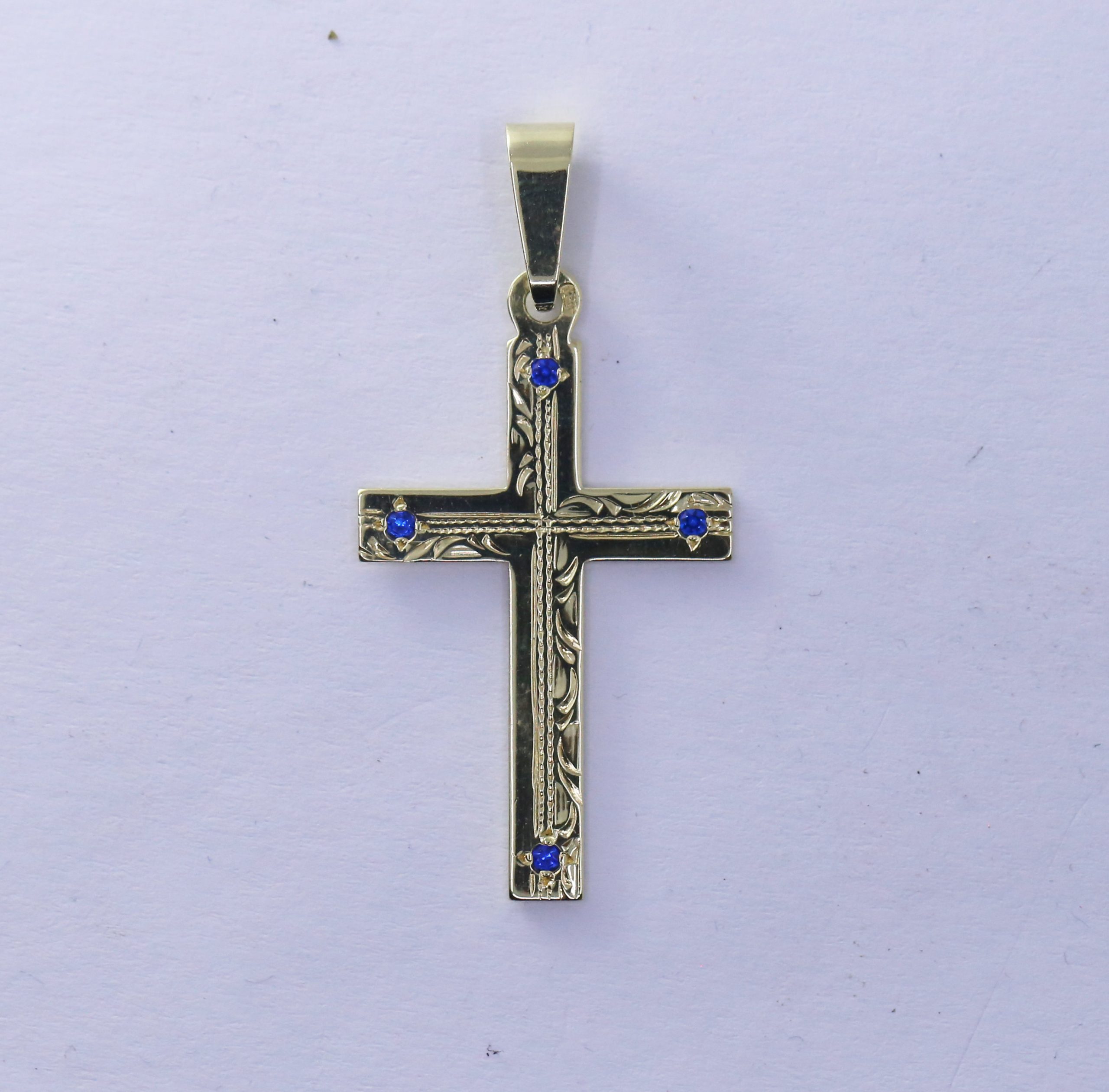 Zlatý přívěsek křížek s modrými kameny 14k – 2,39g