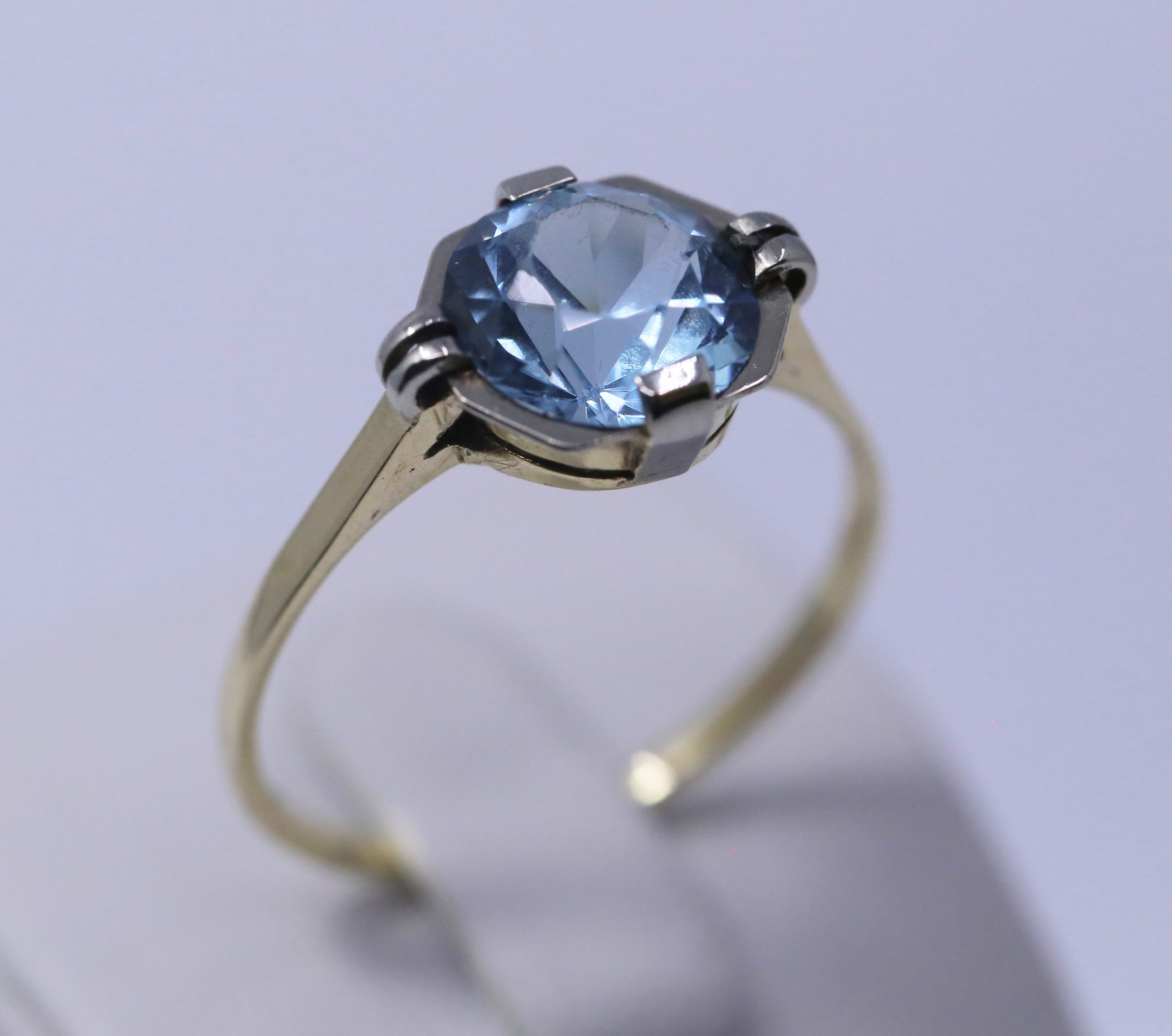 Dámský prsten bílé zlato modrý kámen 14k – 2,77g