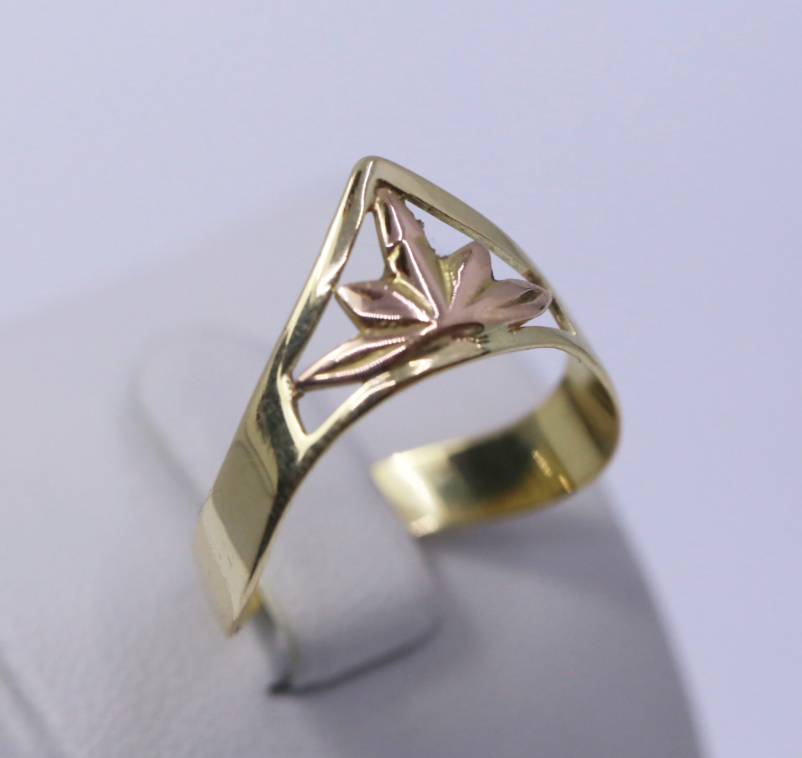 Zlatý dámský prsten kombinace zlata se zlatou špičkou 14k – 1,99g