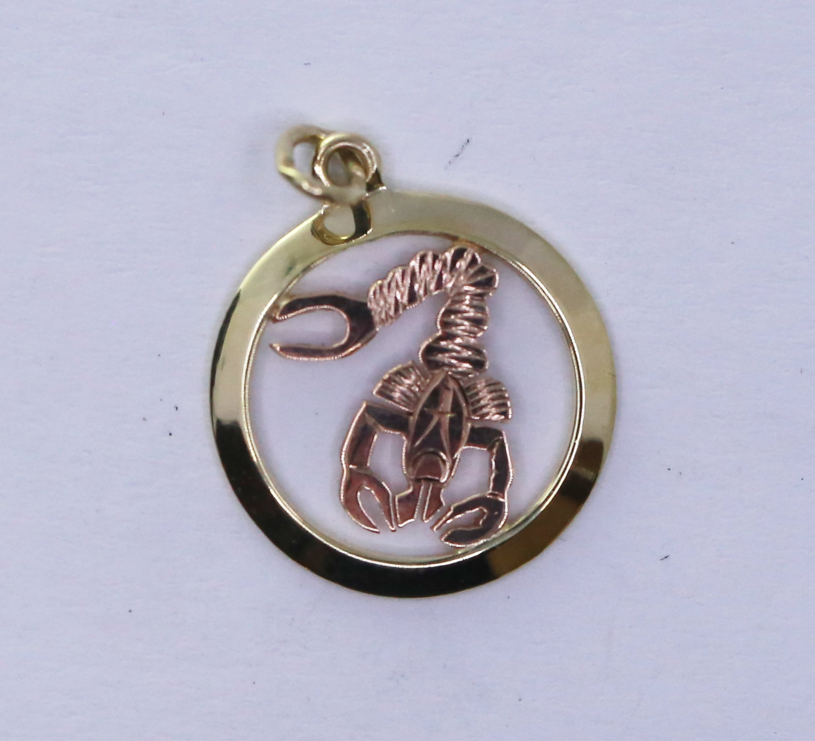 Zlatý přívěsek rak 9k – 0,77g