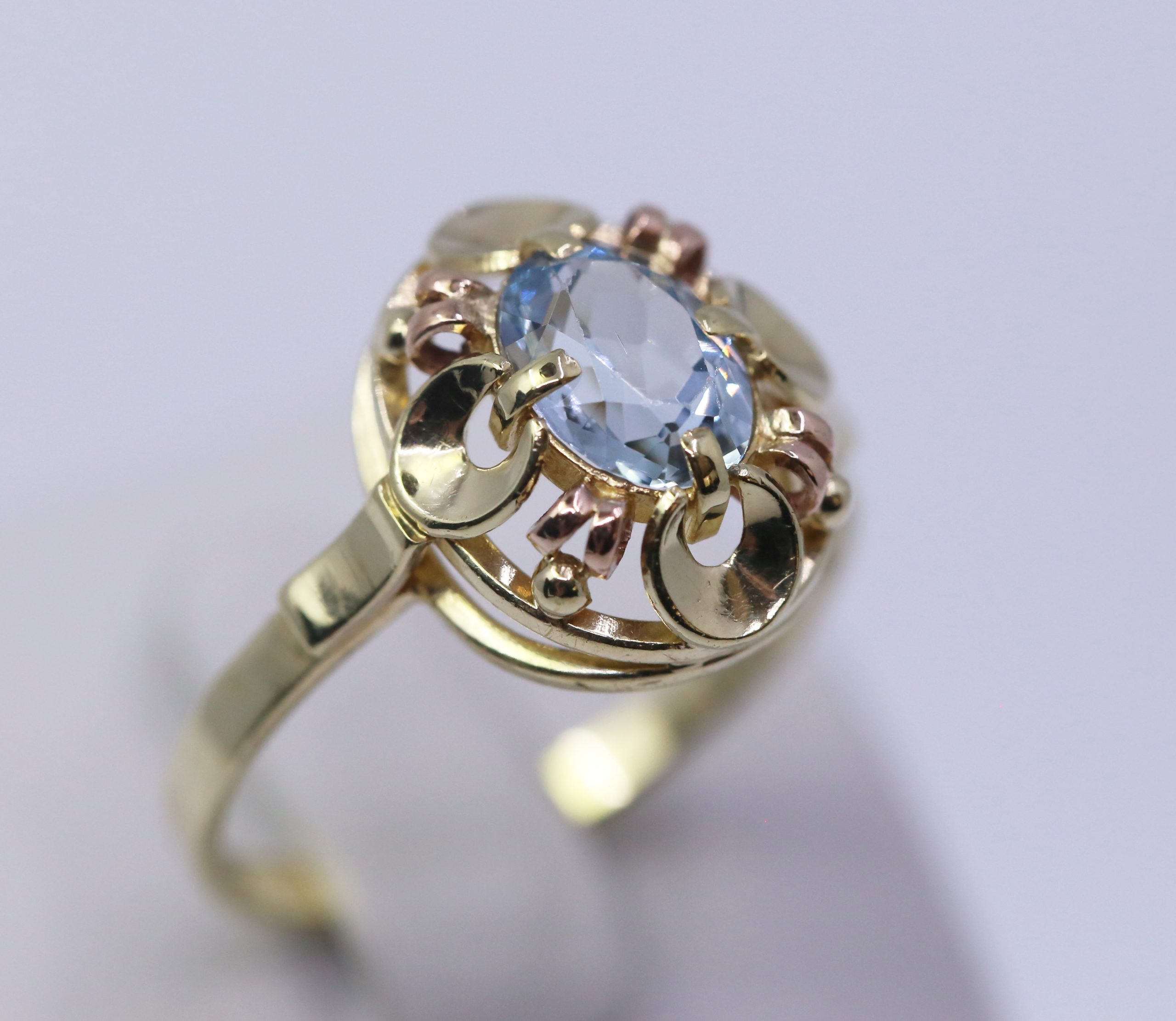 Zlatý dámský prsten modrý kámen 9k – 3,10g