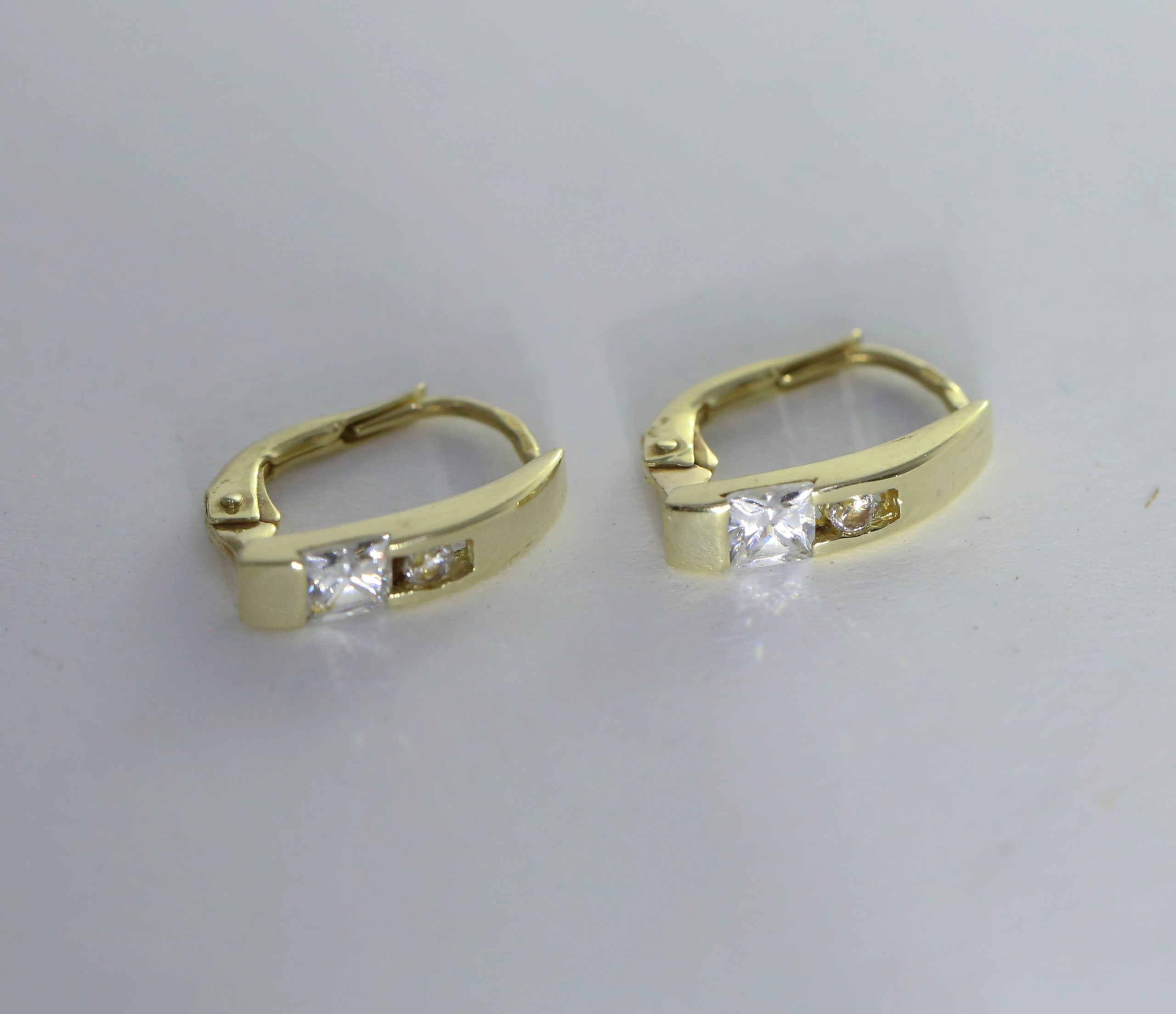 Zlaté náušnice simple s bílým kamenem 14k – 1,8g
