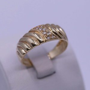 Zlatý dámský prsten pruhovaný 14k – 2,94g