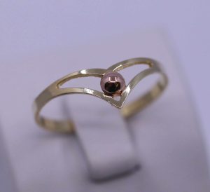 Zlatý dámský prsten špička 14k – 1,38g