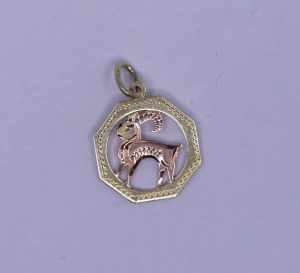 Zlatý přívěsek kozoroh 14k – 0,56g