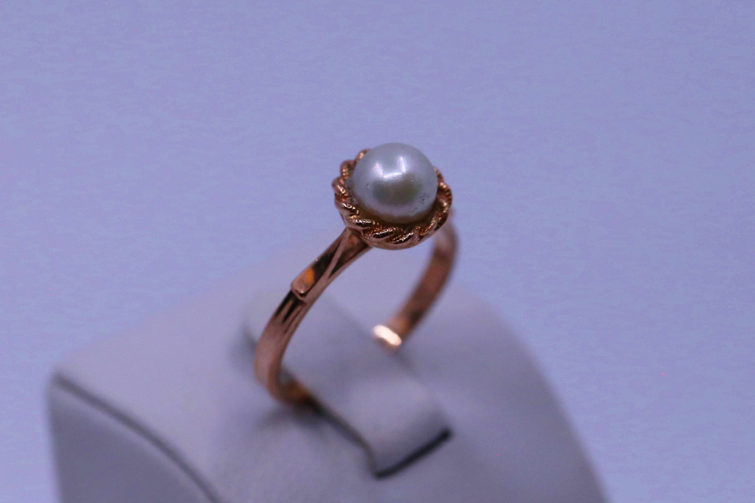 Zlatý dámský prsten s perlou 14k – 2,79g