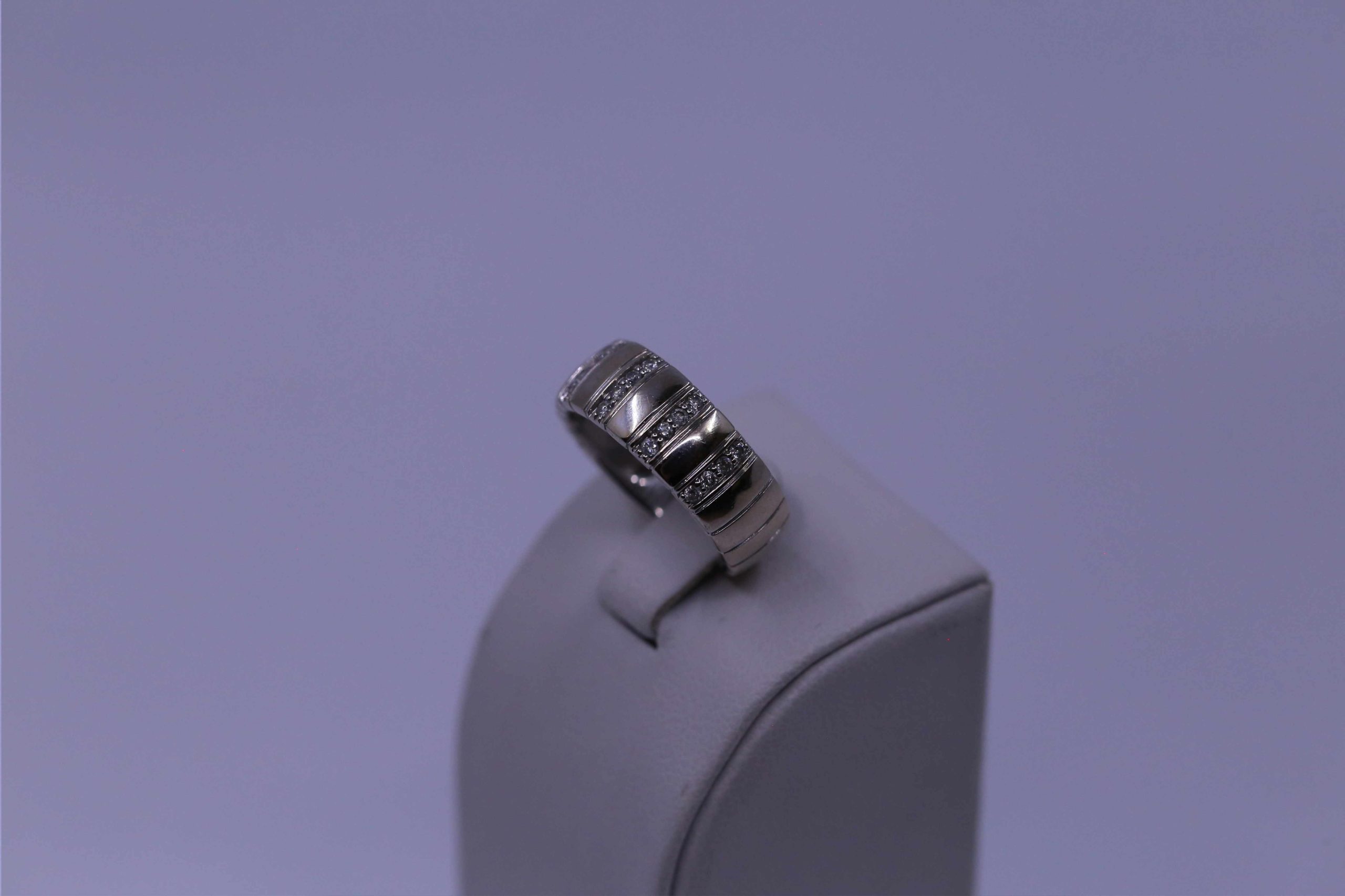 Zlatý dámský prsten s diamantama 18k – 6,19g - Obrázek 3