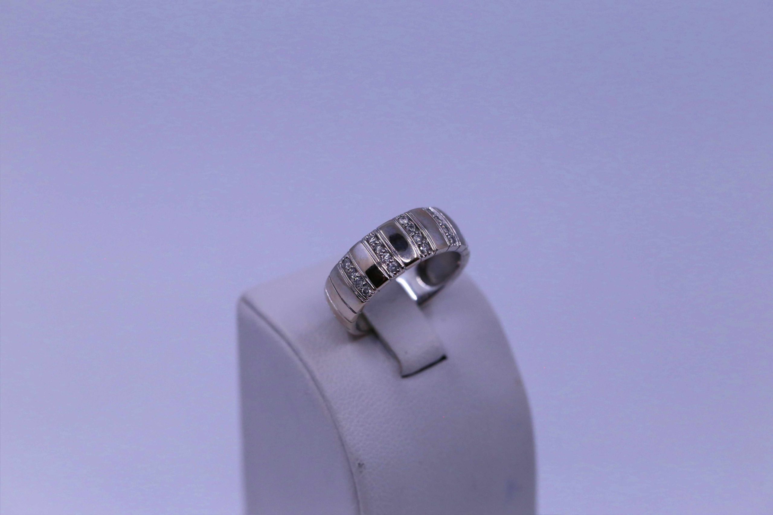 Zlatý dámský prsten s diamantama 18k – 6,19g - Obrázek 2