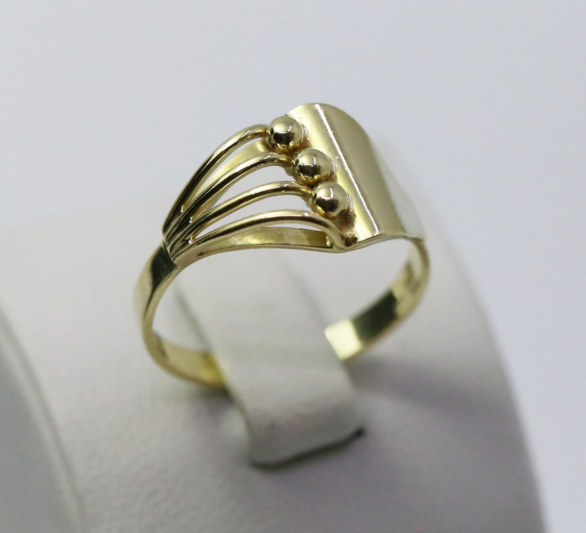 Zlatý dámský prsten blana 14k – 2,61g