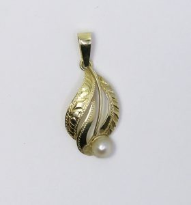Zlatý přívěsek s perlou 14k – 1,15g